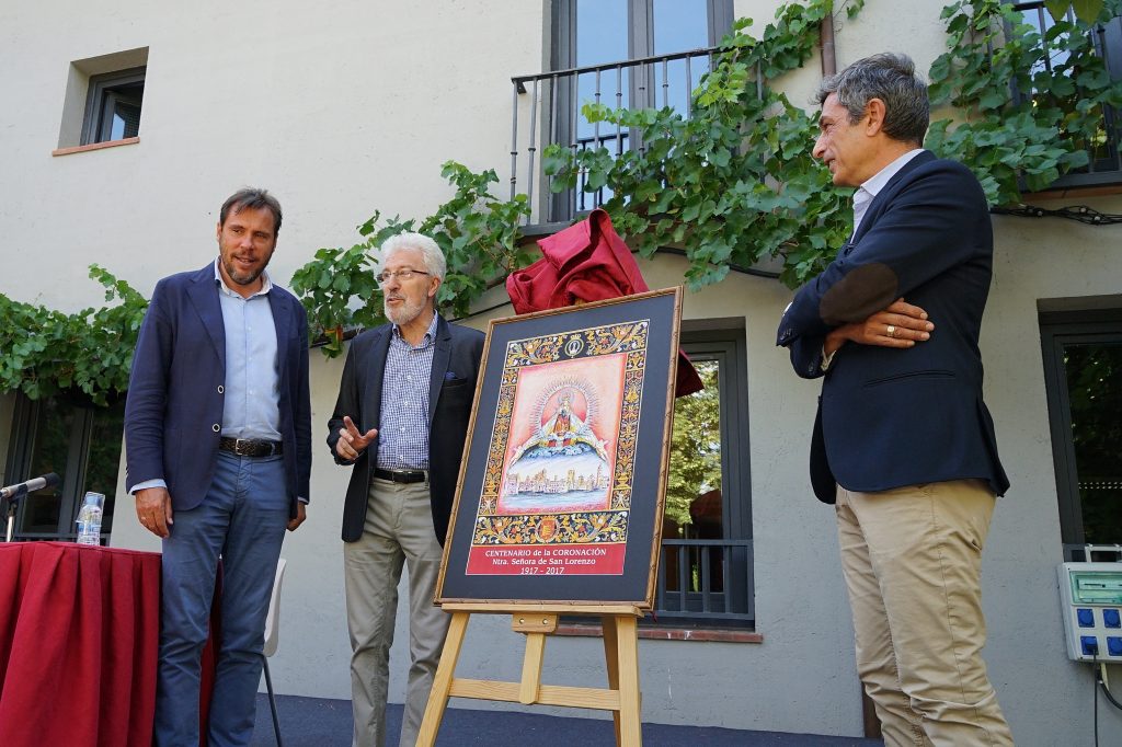 Óscar Puente, el diseñador del cartel y Leopoldo Adiego durante la presentación