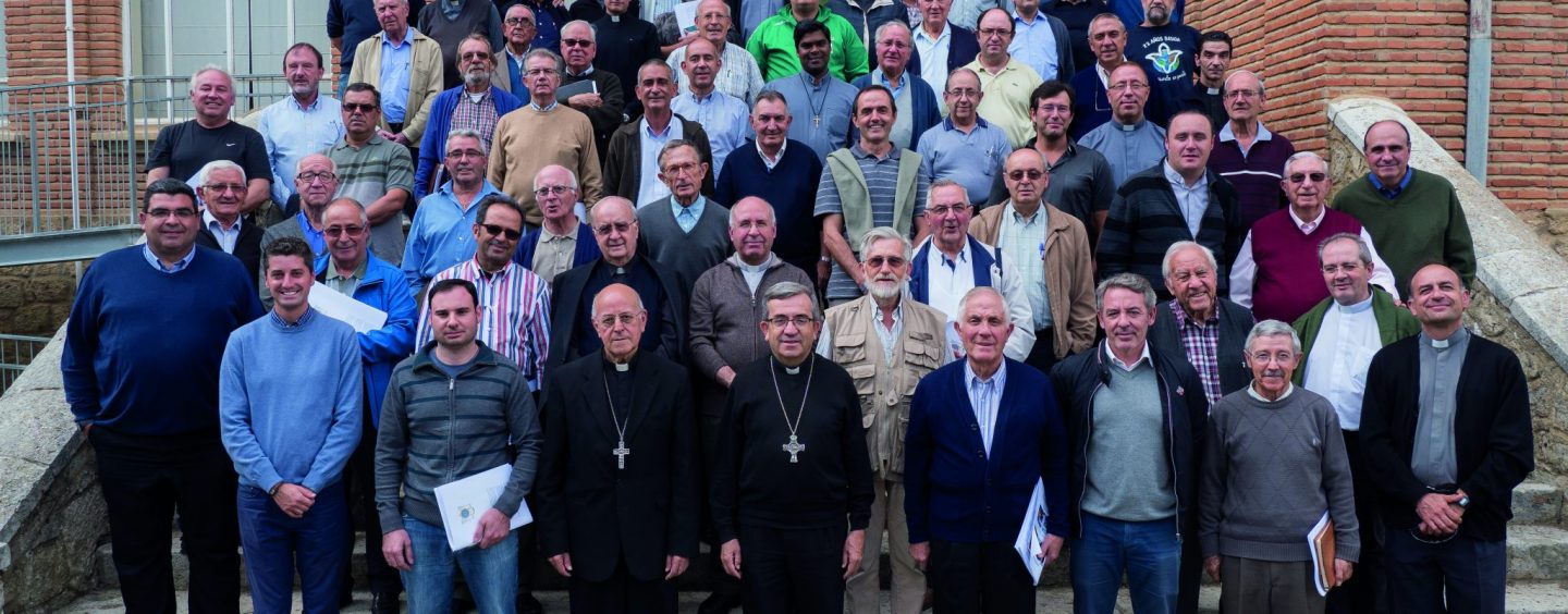 Un centenar de sacerdotes participan en el encuentro de principios de curso de Villagarcía