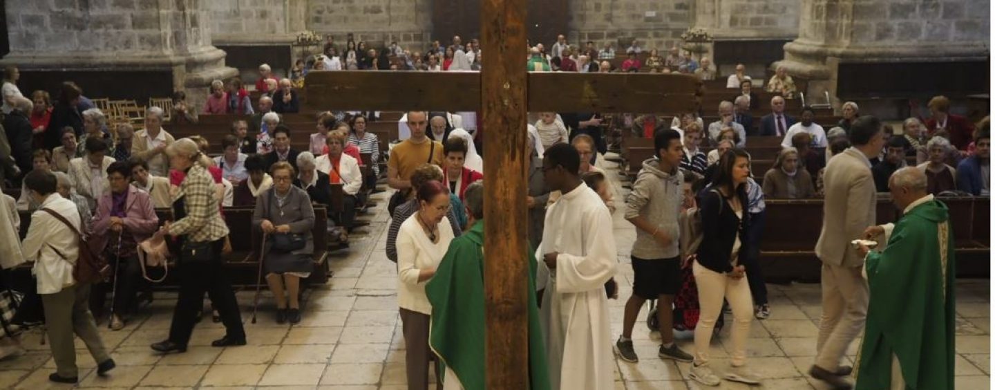 La ‘cruz de la vergüenza’ inicia su travesía por la diócesis de Valladolid