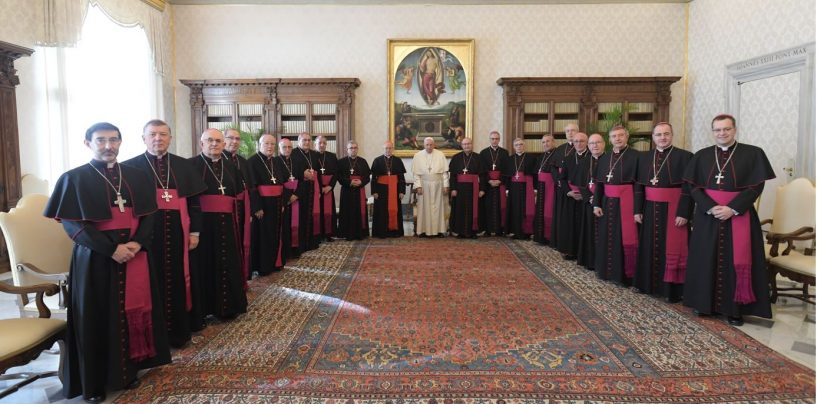 El Papa recibe a los obispos vallisoletanos, don Ricardo Blázquez y don Luis Argüello, en la conclusión de su visita ‘ad limina’ a Roma