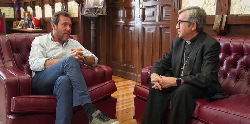 “He expresado al alcalde el deseo de la Iglesia de seguir colaborando con el bien común”