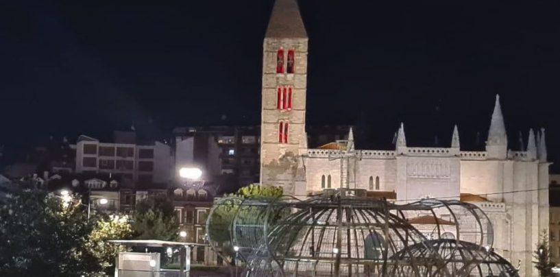 La Iglesia de Valladolid se suma a la #RedWeek e ilumina de rojo la Catedral, la Antigua y Las Angustias en honor a los cristianos perseguidos