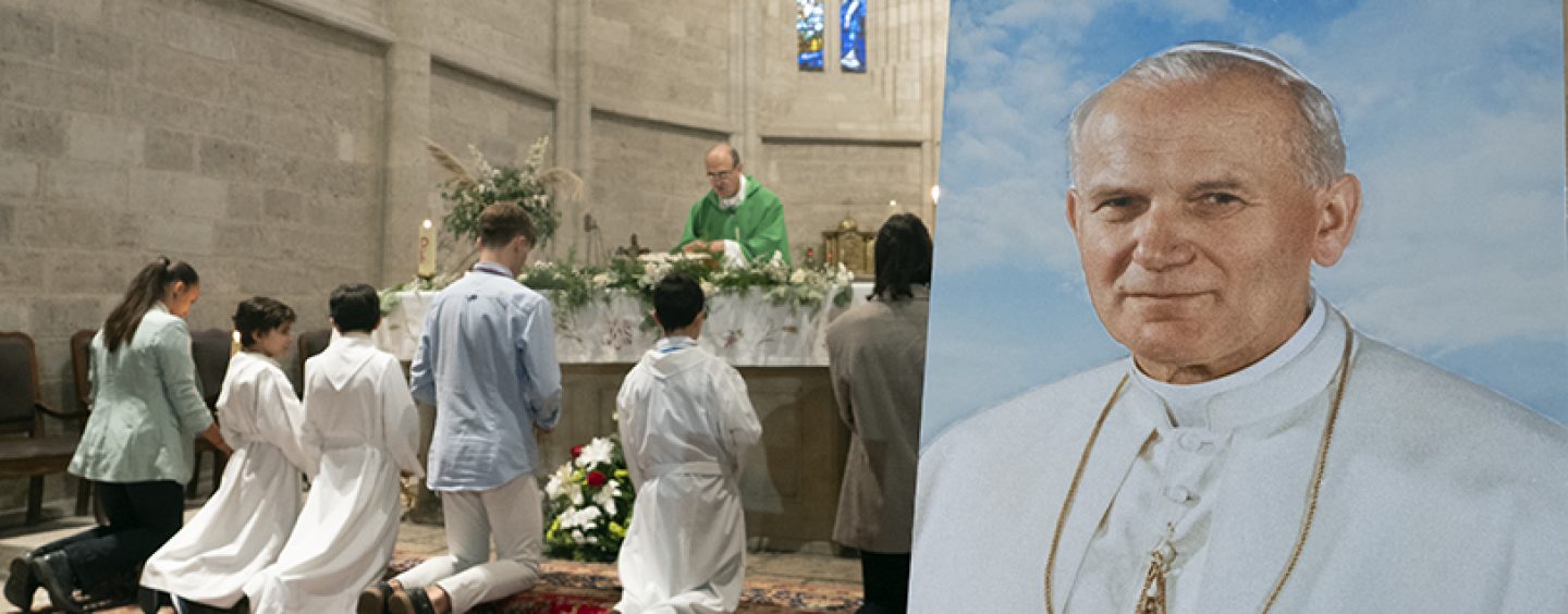 Misa en honor de San Juan Pablo II