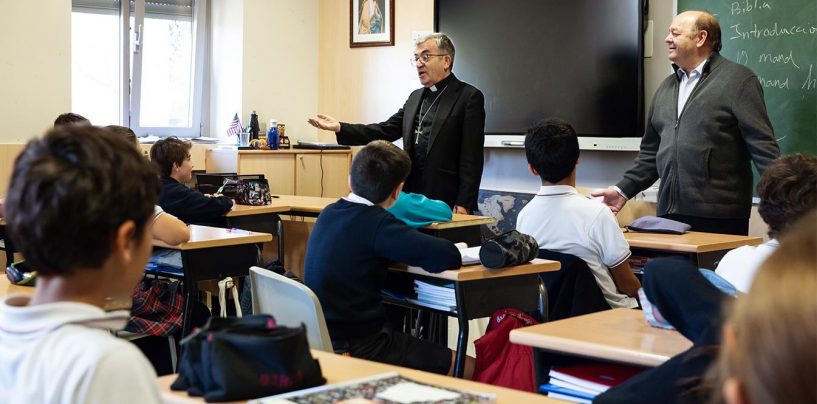 El arzobispo de Valladolid inicia la visita pastoral a los colegios