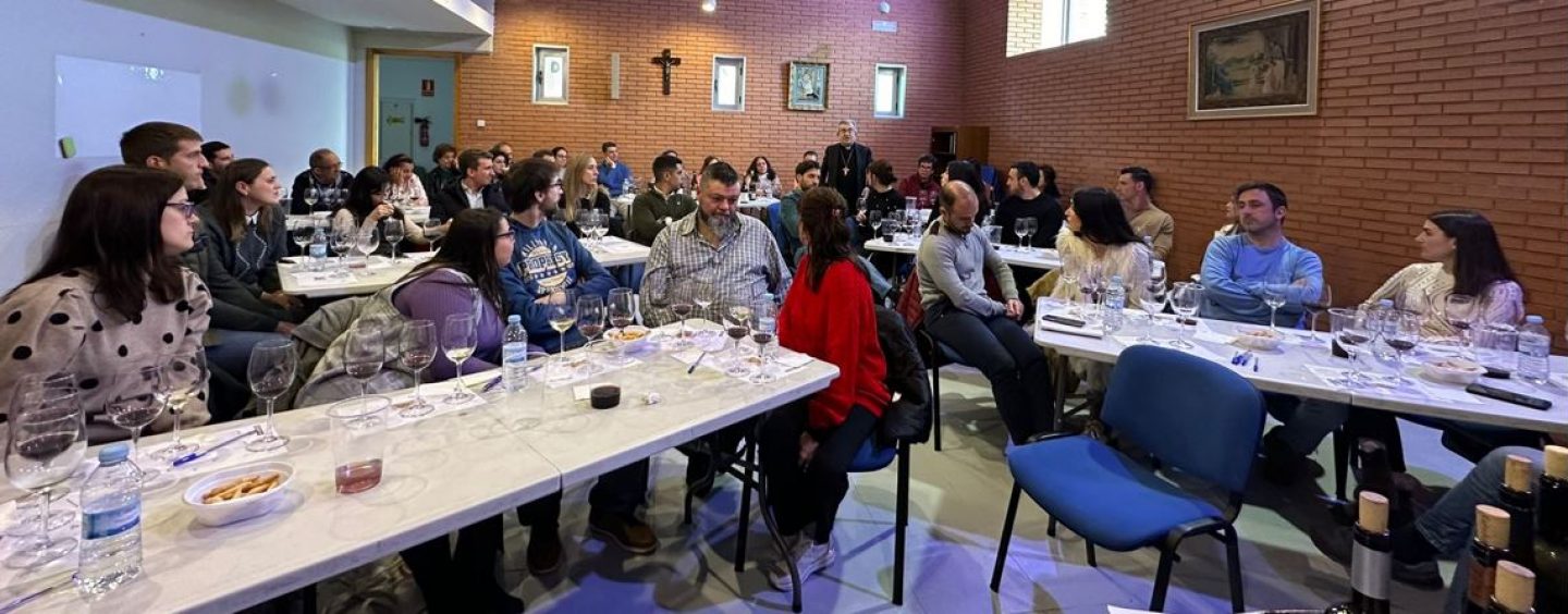 La delegación de Familia ofrece a las parejas de novios una “Cata-quesis” para conocer la semejanza entre un buen vino y el matrimonio